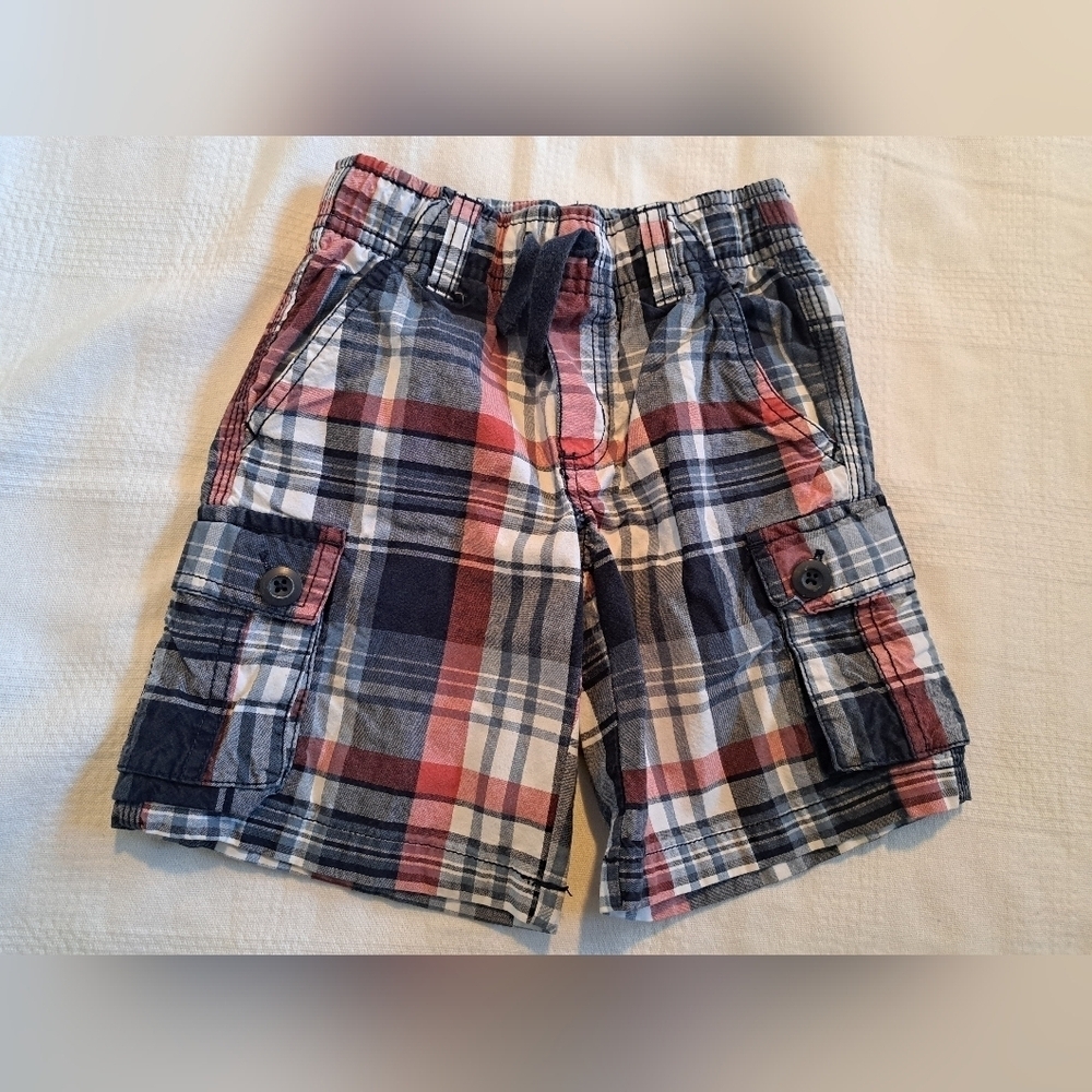 Gymboree Outlet boys size 4 plaid cargo shorts, elastic waist, buttoned pockets